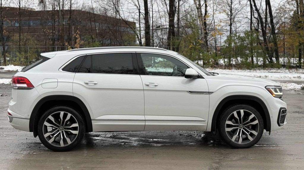 2022 Volkswagen Atlas Cross Execline R-Line AWD side
